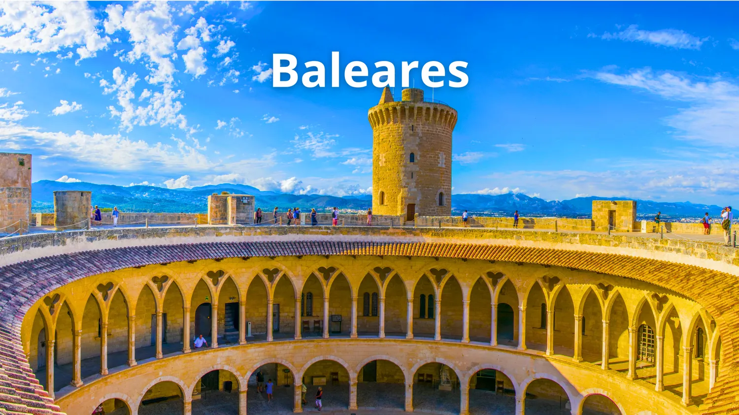 Foto de un castillo balear con el texto sobrescrito: Islas Baleares.